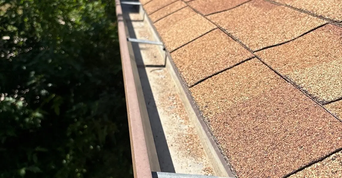 gutter-btm-img